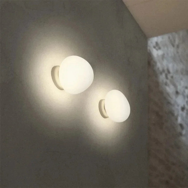 Egg-shaped wall lamp