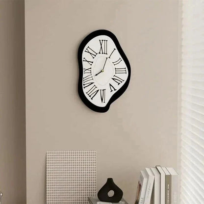 Horloge murale avec cadre métallique noir