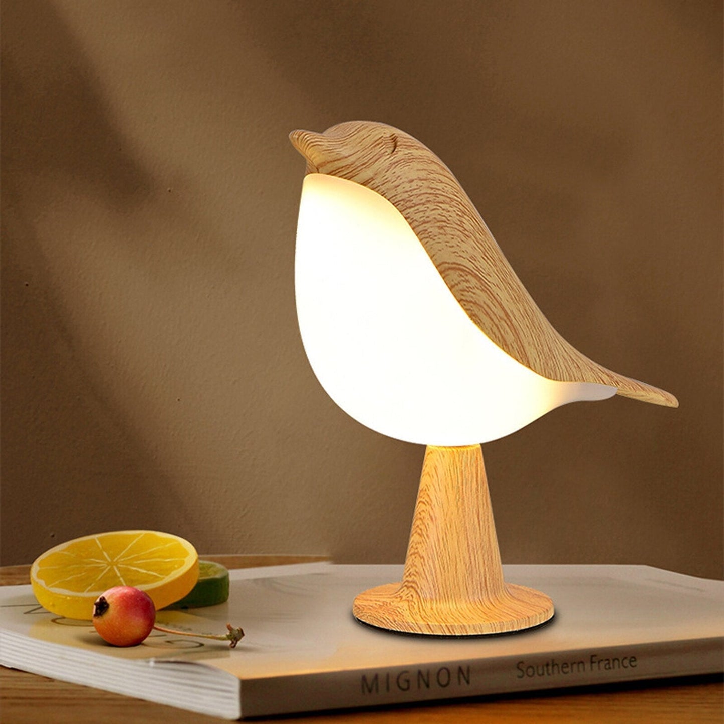 Lampa stołowa LED z motywem ptaka i materiałowym abażurem do wnętrz