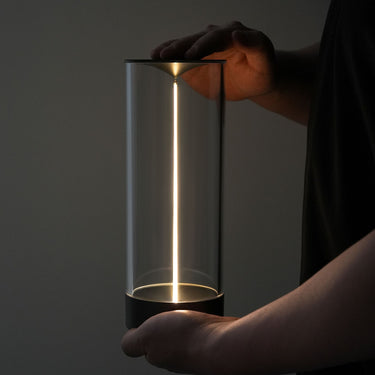 Lampka stołowa z cylindrycznym kloszem