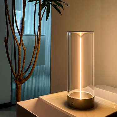 Lampka stołowa z cylindrycznym kloszem