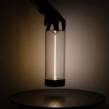 Lampka stołowa z cylindrycznym kloszem