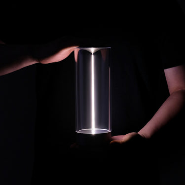 Lampka stołowa z cylindrycznym kloszem