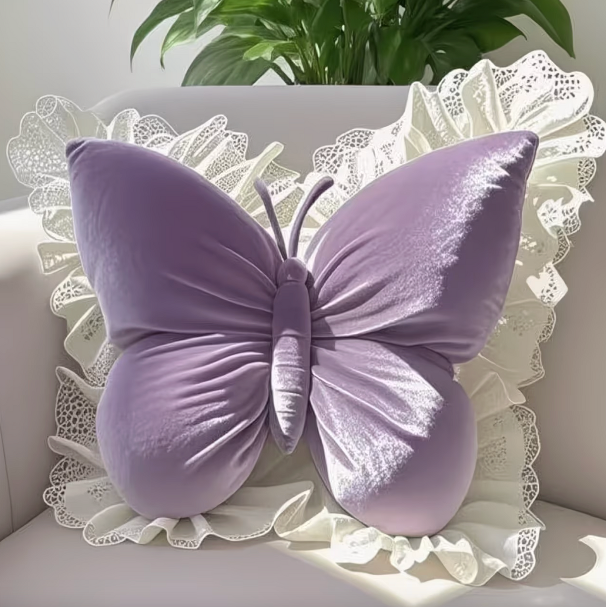 Poduszka motyl z koronką