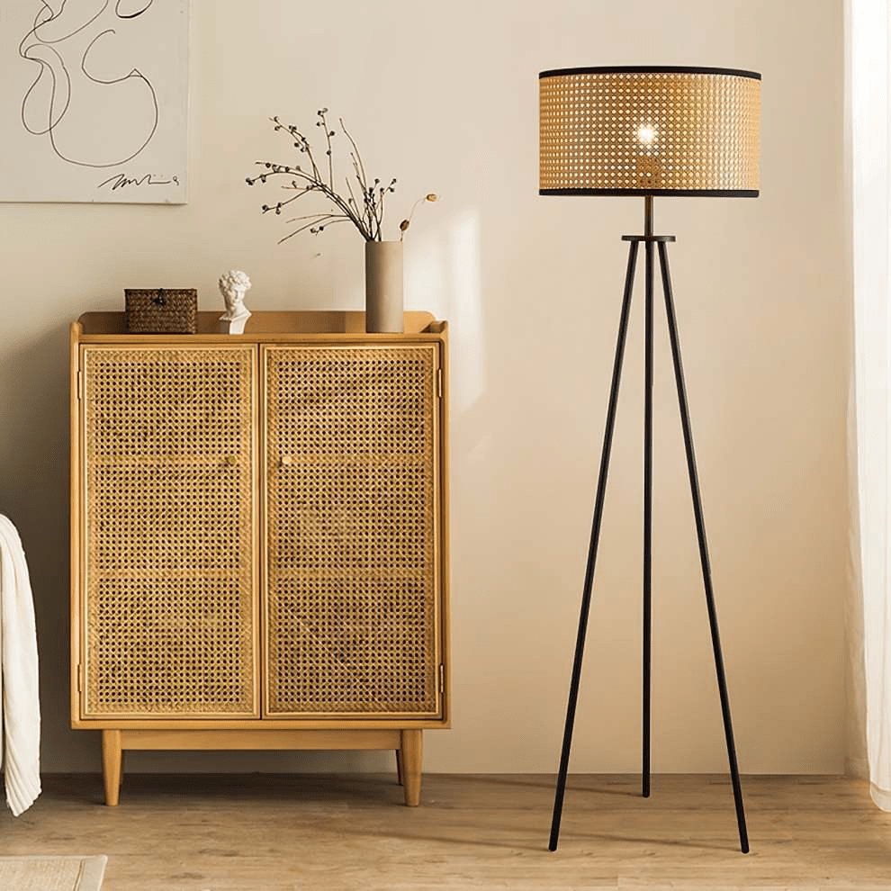 Lampa podłogowa na trójnogu z oprawą E27, zasilanie sieciowe, wysokość 150 cm