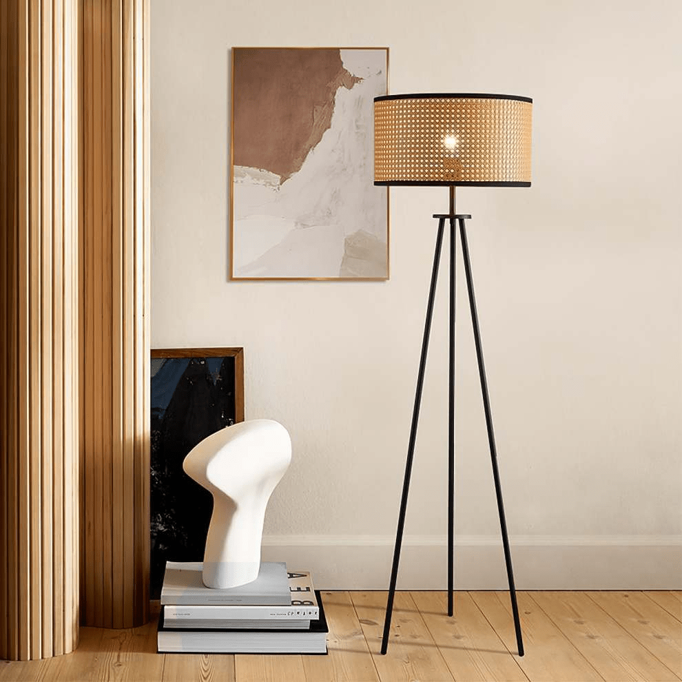 Lampa podłogowa na trójnogu z oprawą E27, zasilanie sieciowe, wysokość 150 cm