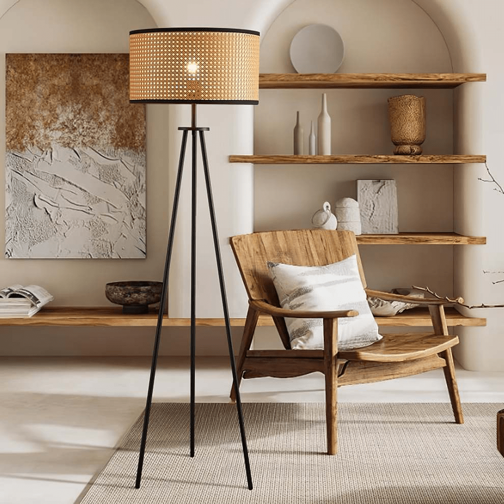 Lampa podłogowa na trójnogu z oprawą E27, zasilanie sieciowe, wysokość 150 cm