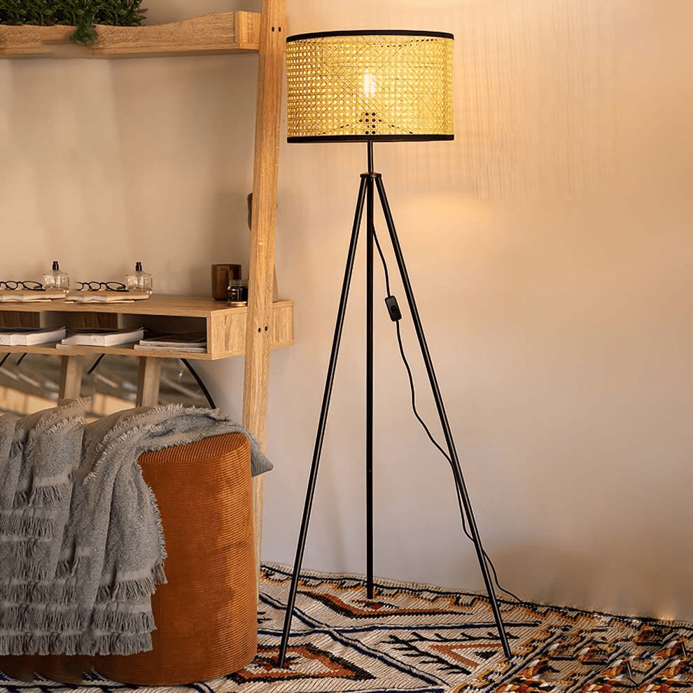 Lampa podłogowa na trójnogu z oprawą E27, zasilanie sieciowe, wysokość 150 cm