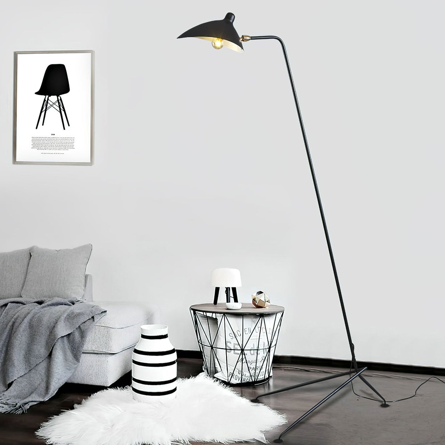 Lampa podłogowa z trzema regulowanymi ramionami i gwintem E27
