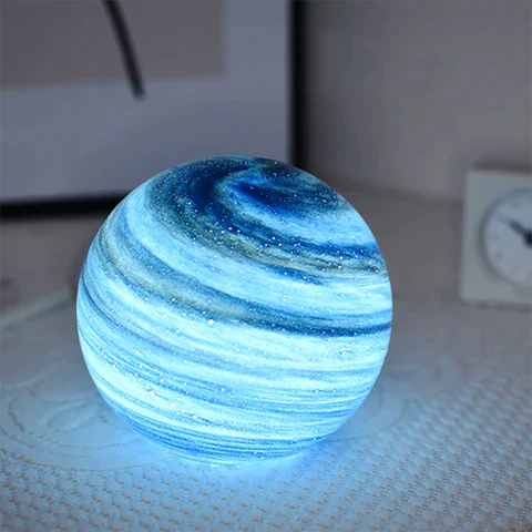 Skleněná LED lampička ve tvaru měsíce