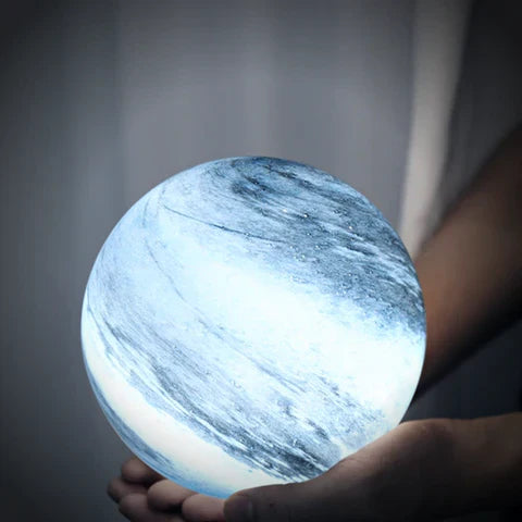 Skleněná LED lampička ve tvaru měsíce