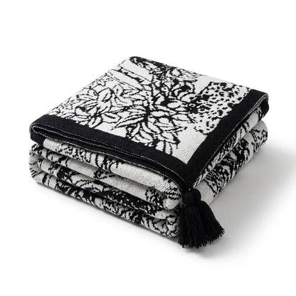 Couverture tricotée avec des fleurs et des oiseaux
