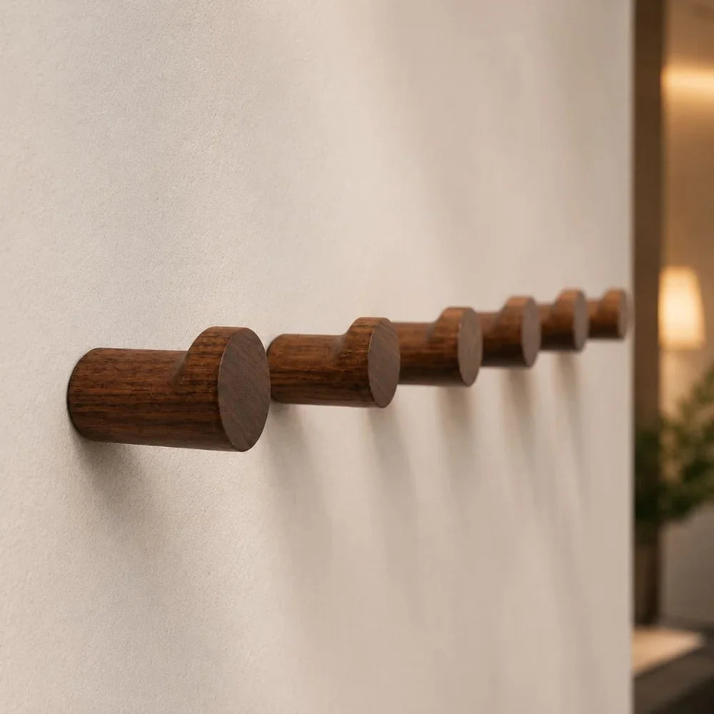 Wall-mounted hooks, set of 4 or 6 pieces.