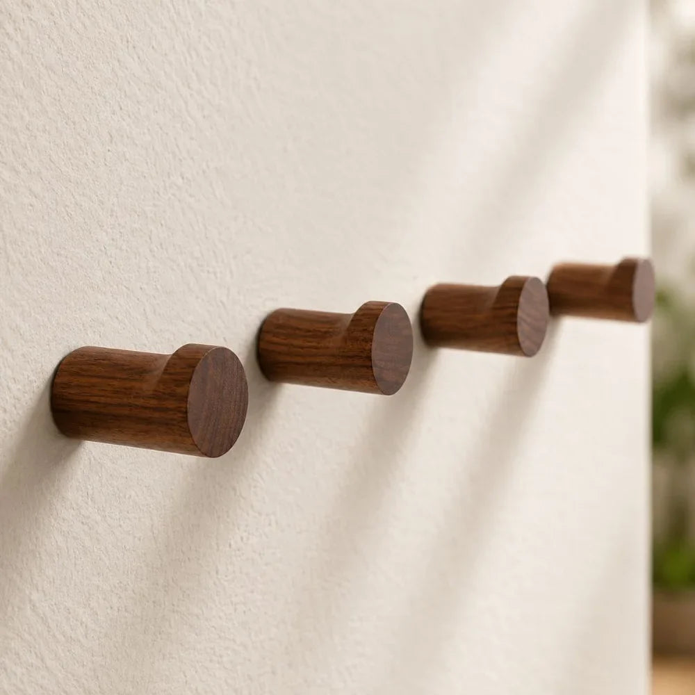 Wall-mounted hooks, set of 4 or 6 pieces.